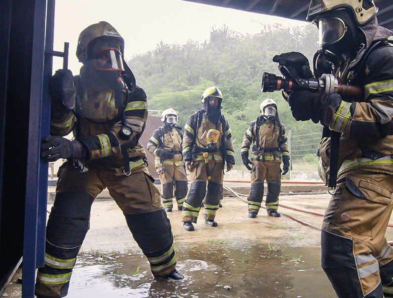 Kustwachters training tijdens basisopleiding